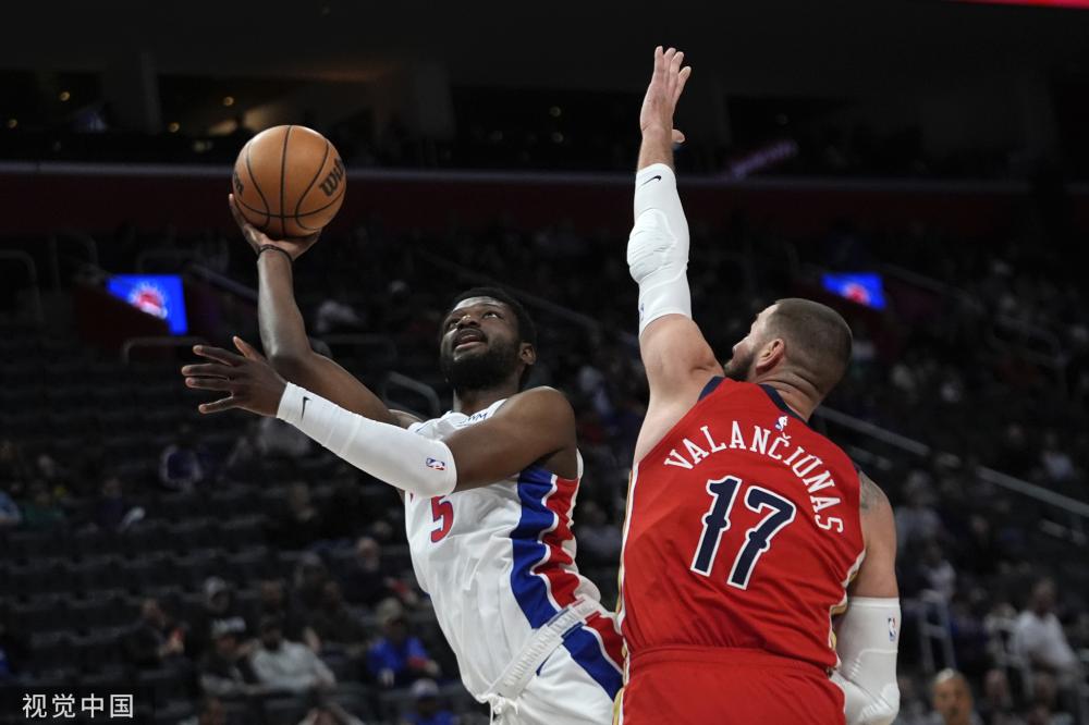 等待机会更 等待机会更